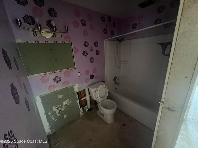 943 Canal Lane NE, Palm Bay, FL 32905