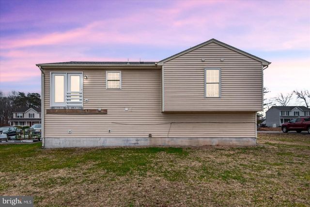 12006 FALCON RIDGE DR, Fredericksburg, VA 22407