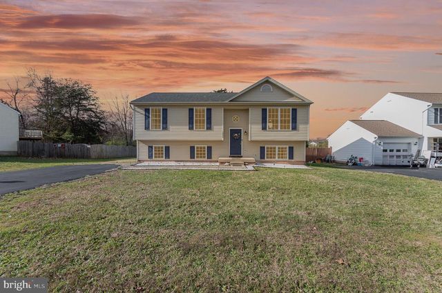 12006 FALCON RIDGE DR, Fredericksburg, VA 22407