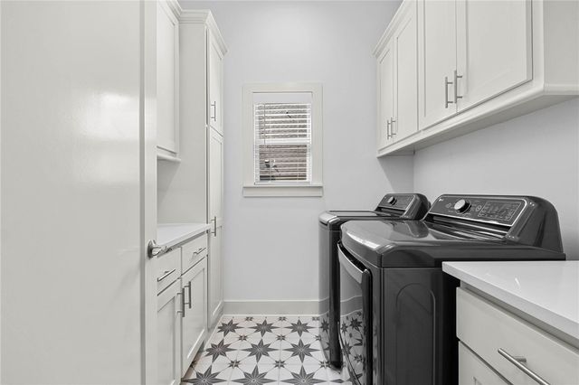 5900 SW Dryden Road, Bentonville, AR 72713