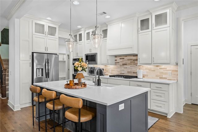 5900 SW Dryden Road, Bentonville, AR 72713