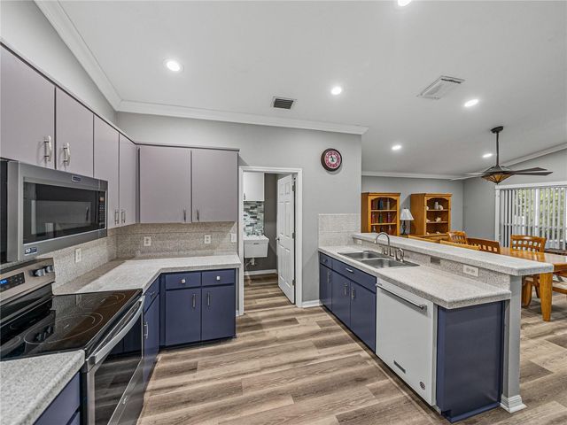 5137 NEW BRITTANY LANE, Zephyrhills, FL 33541
