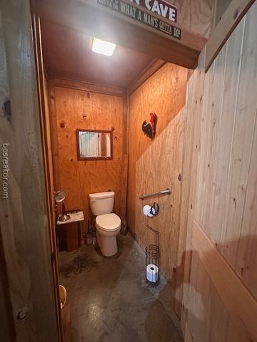 13734 Oak Drive, Iola, TX 77861