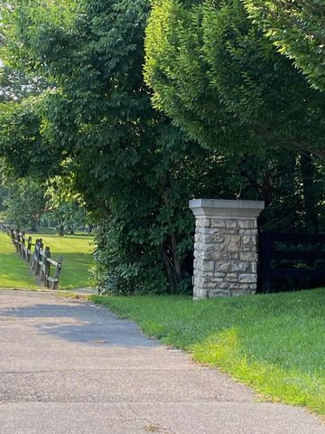 8034 Ravine Run Lane, Columbus, OH 43235