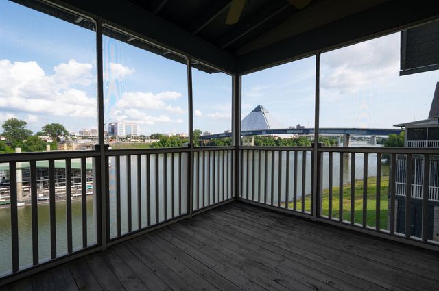692 MARINA COTTAGE DR, Memphis, TN 38103