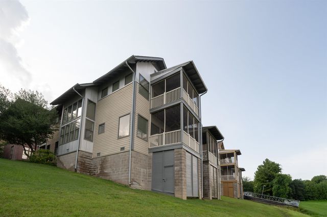 692 MARINA COTTAGE DR, Memphis, TN 38103