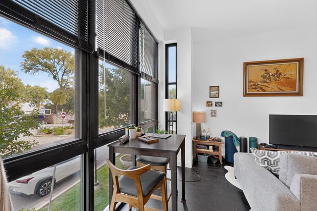 800 Embassy DR 205, Austin, TX 78702