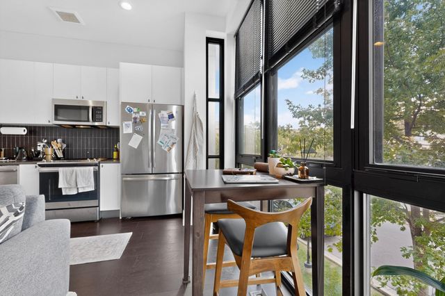 800 Embassy DR 205, Austin, TX 78702