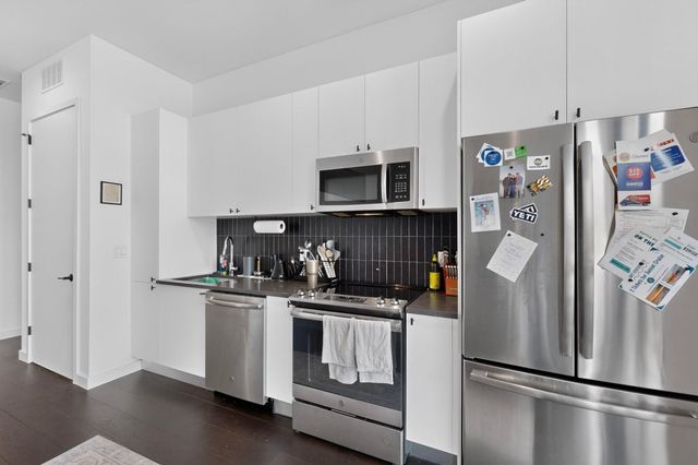 800 Embassy DR 205, Austin, TX 78702