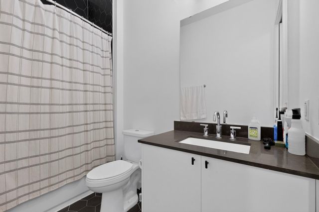 800 Embassy DR 205, Austin, TX 78702