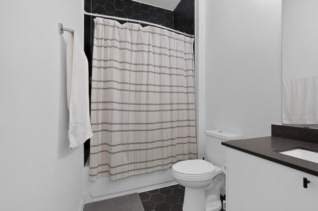 800 Embassy DR 205, Austin, TX 78702