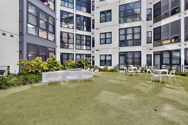 800 Embassy DR 205, Austin, TX 78702