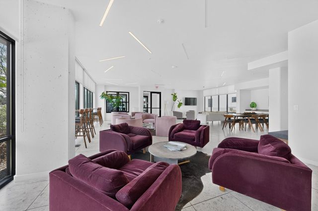 800 Embassy DR 205, Austin, TX 78702