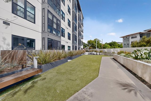 800 Embassy DR 205, Austin, TX 78702