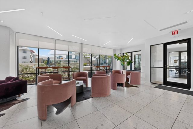 800 Embassy DR 205, Austin, TX 78702