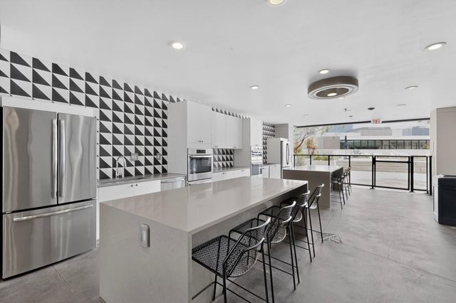 800 Embassy DR 205, Austin, TX 78702