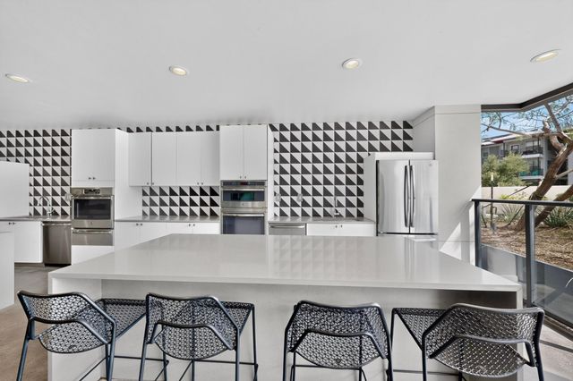 800 Embassy DR 205, Austin, TX 78702