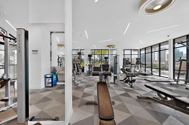 800 Embassy DR 205, Austin, TX 78702