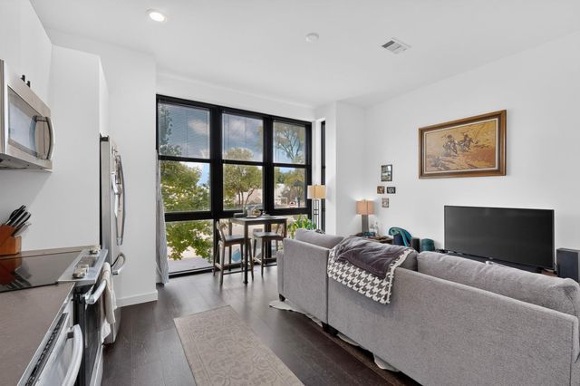 800 Embassy DR 205, Austin, TX 78702