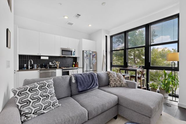 800 Embassy DR 205, Austin, TX 78702