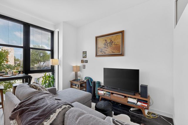 800 Embassy DR 205, Austin, TX 78702