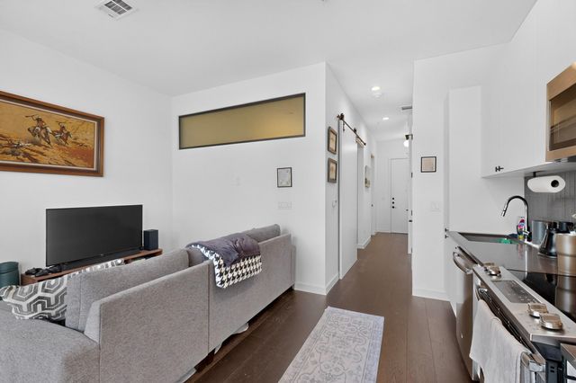 800 Embassy DR 205, Austin, TX 78702