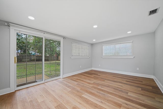 130 NE Walton Drive, Fort Walton Beach, FL 32548