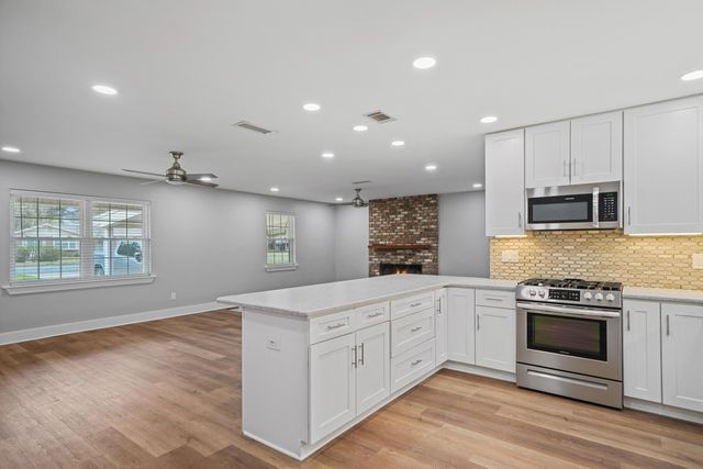 130 NE Walton Drive, Fort Walton Beach, FL 32548