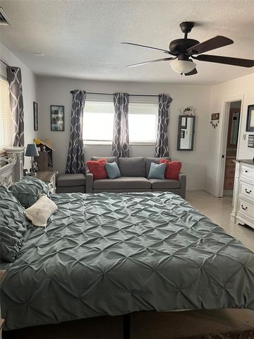 5893 34TH AVENUE N, St Petersburg, FL 33710