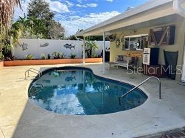 5893 34TH AVENUE N, St Petersburg, FL 33710