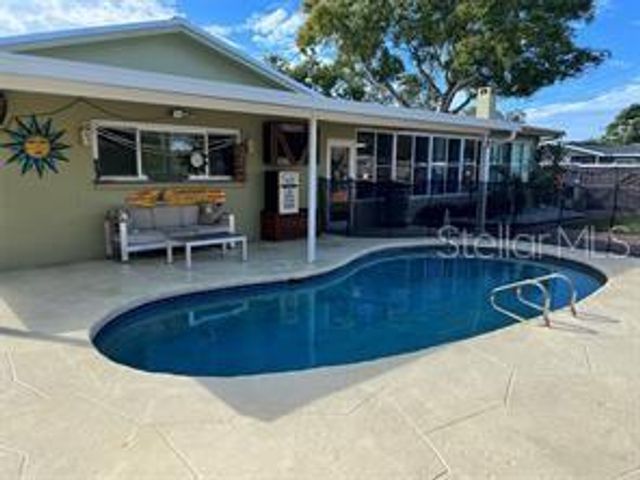 5893 34TH AVENUE N, St Petersburg, FL 33710