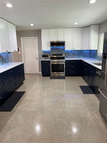 5893 34TH AVENUE N, St Petersburg, FL 33710