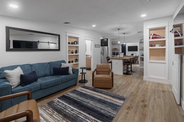 1821 Jackson Bluff Rd, Tallahassee, FL 32304