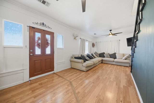 638 W Fisher Street, Bellville, TX 77418