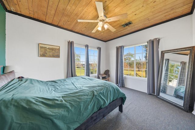 638 W Fisher Street, Bellville, TX 77418