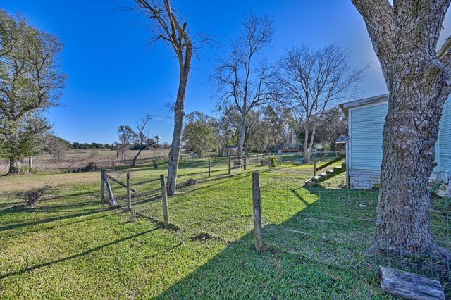638 W Fisher Street, Bellville, TX 77418