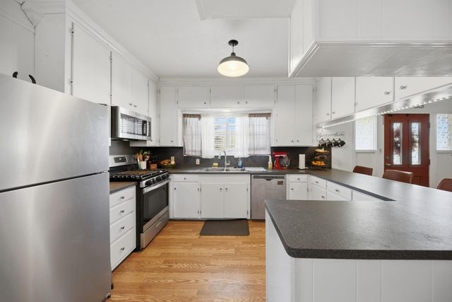 638 W Fisher Street, Bellville, TX 77418