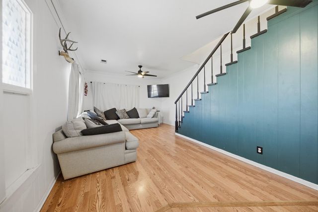 638 W Fisher Street, Bellville, TX 77418