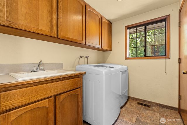 7240 Twin Cedar Lane SE, Tumwater, WA 98501