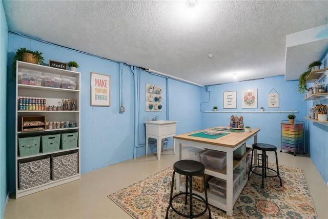 212 E Hansen Court, Independence, MO 64055