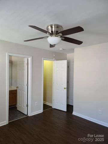 8705 Wandering Creek Way, Charlotte, NC 28227