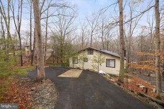5814 DECKER RD, Bushkill, PA 18324