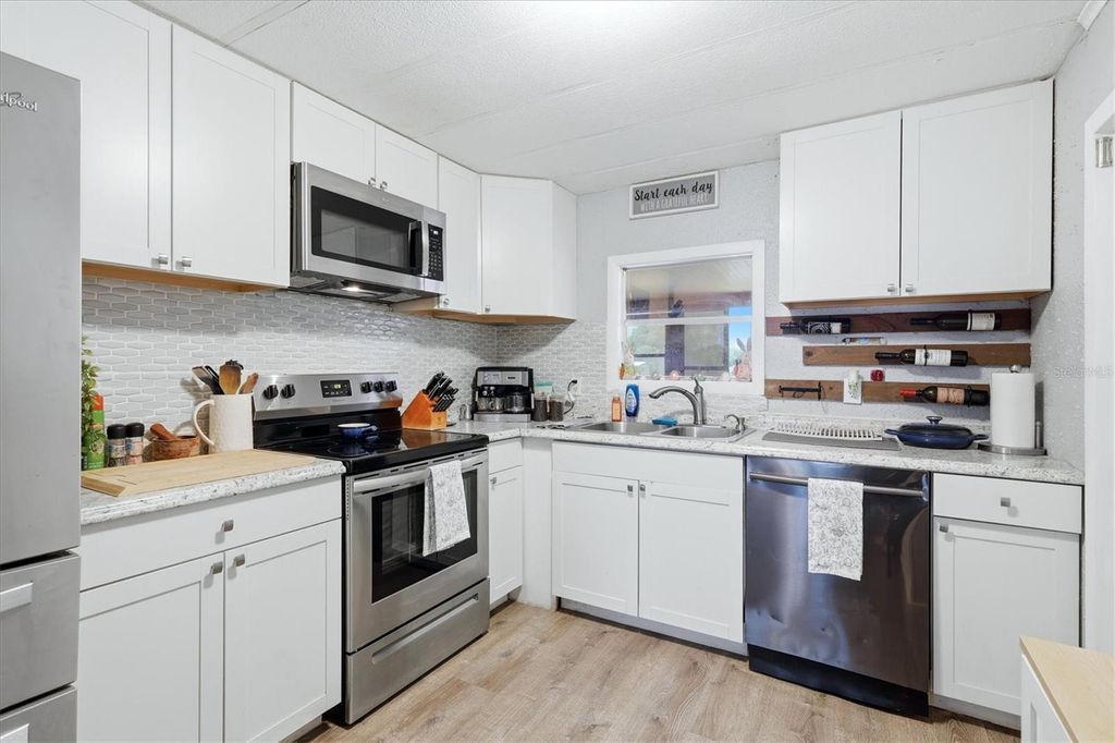 Image 13 of property listing at 6710 36TH AVENUE E 181, Palmetto, FL 34221