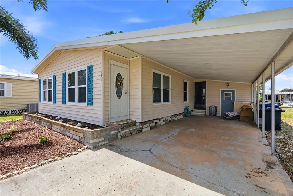 Image 6 of property listing at 6710 36TH AVENUE E 181, Palmetto, FL 34221