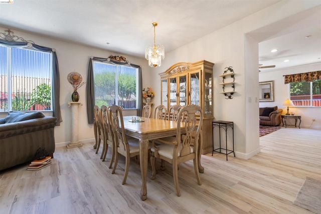 647 Macadamia Ct, Brentwood, CA 94513