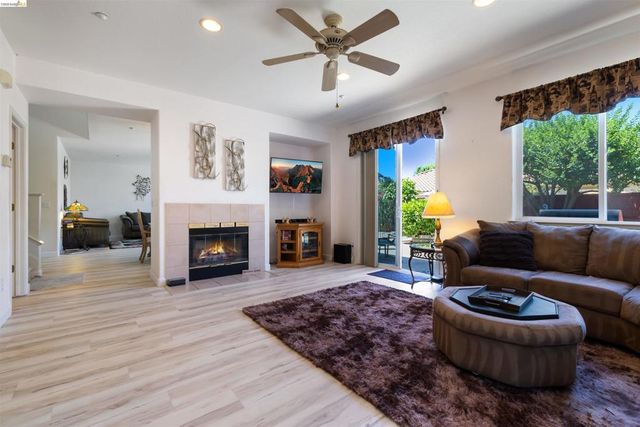 647 Macadamia Ct, Brentwood, CA 94513