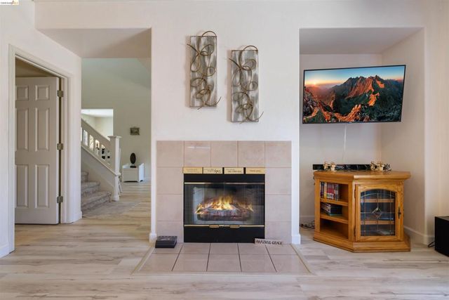 647 Macadamia Ct, Brentwood, CA 94513
