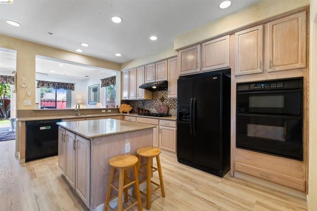 647 Macadamia Ct, Brentwood, CA 94513