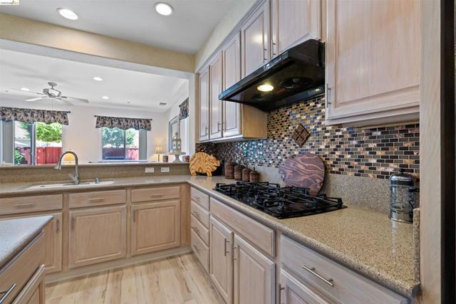 647 Macadamia Ct, Brentwood, CA 94513
