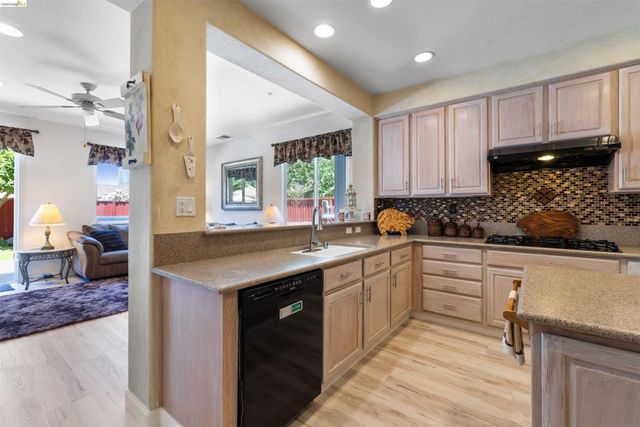 647 Macadamia Ct, Brentwood, CA 94513
